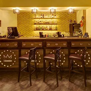 Отель Three Crowns, Львов